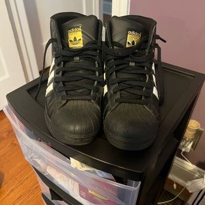 Mens hightop shell top Adidas